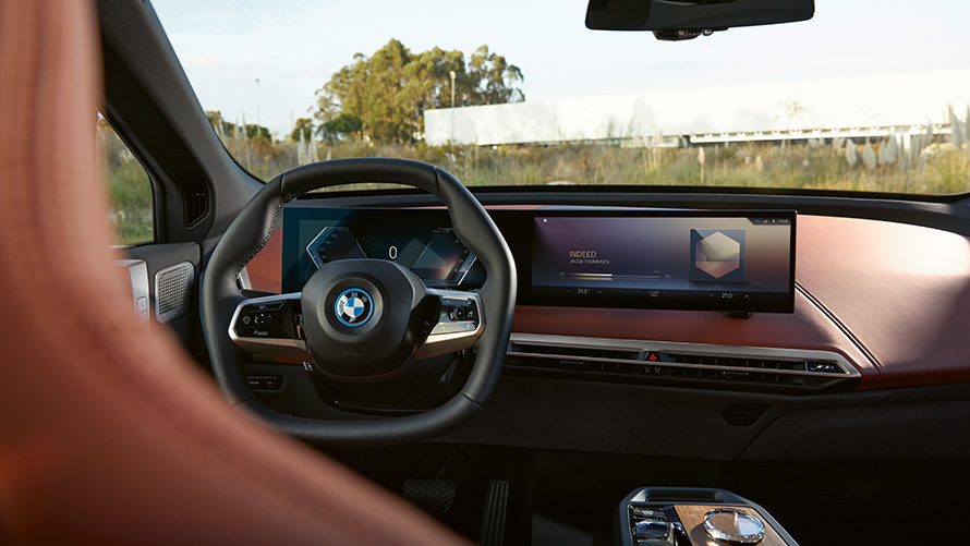 BMW iX i20, 2021, elektrisks SUV, BMW iDrive BMW iX i20, 2021, elektrisks SUV, BMW iX xDrive50, iDrive kontrollers, salons, Suite apdare, kokpits