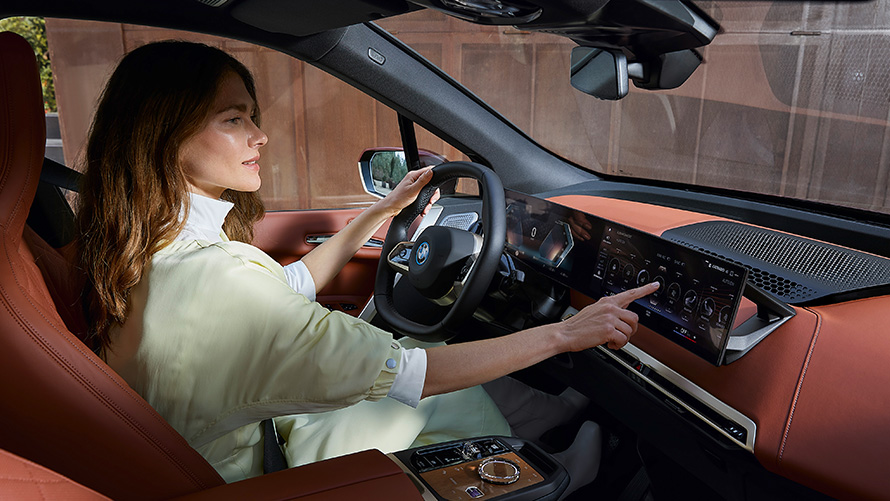 BMW iX i20, 2021, elektrisks SUV, BMW iDrive BMW iX i20, 2021, elektrisks SUV, BMW iX xDrive50, iDrive, salons, Suite apdare, kokpits