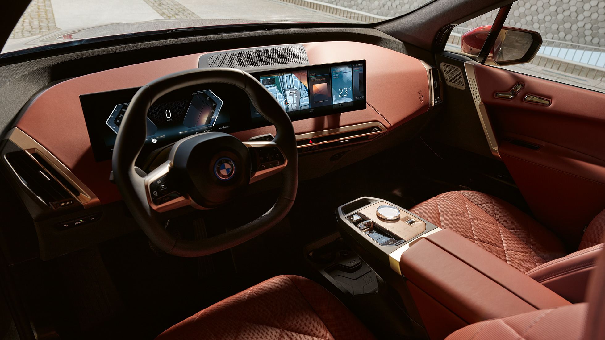 BMW iX salons Castanea BMW iX Aventurin Red krāsā, i20, salons Castanea