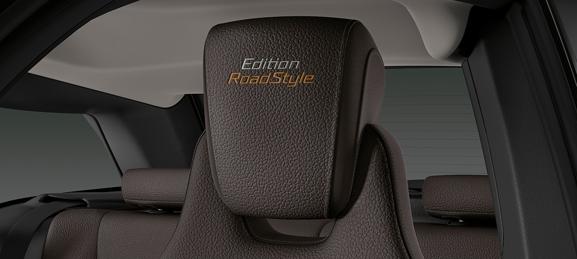BMW i3s Edition RoadStyle, 2019, salons, sēdeklis ar “Edition RoadStyle” šuvumu BMW i3s Edition RoadStyle, 2019 I01, salons, sēdeklis ar “Edition RoadStyle” šuvumu