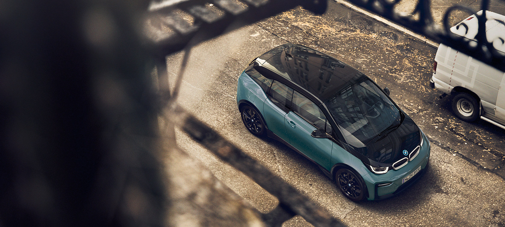 BMW i3, I01, 2018, skats no putna lidojuma BMW i3 I01 2018, Blue Ridge Mountain krāsa ar metāliskas Frozen Grey krāsas akcentu, skats no putna lidojuma, oglekļa jumts