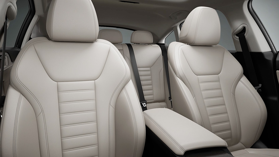 BMW eDrive40, G26, 2021, Mineral White krāsa, īss video par dizaina akcentiem salonā BMW eDrive40, G26, 2021, Mineral White krāsa, īss video par dizaina akcentiem salonā