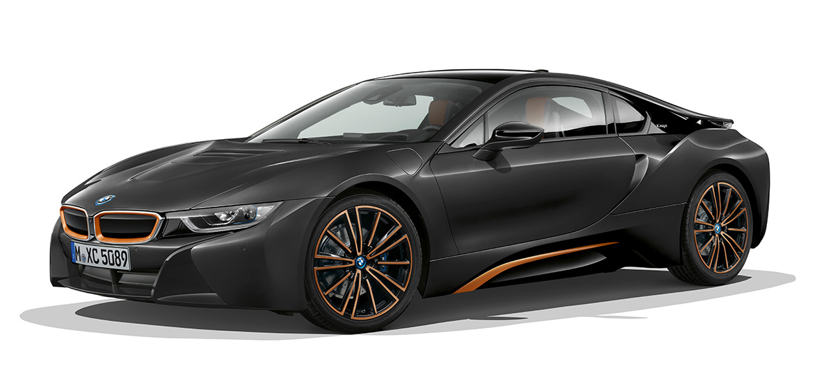 BMW i8 Coupé Ultimate Sophisto laidiens, trīs ceturtdaļu priekšpuse BMW i8 Coupé Ultimate Sophisto laidiens, Sophisto Grey krāsā, trīs ceturtdaļu priekšpuses skats