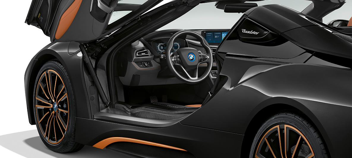Paceļamās durvis, BMW i8 Roadster Ultimate Sophisto laidiens Atvērtas paceļamās durvis, BMW i8 Roadster Ultimate Sophisto laidiens, Sophisto Grey krāsā