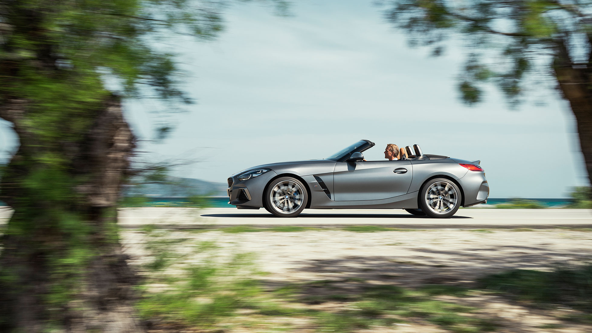 Virsbūve, BMW Z4 M40i, G29 BMW Z4 Roadster M40i, G29, 2019, Cabrio, BMW Individual metāliska Frozen Grey krāsa, sānskats
