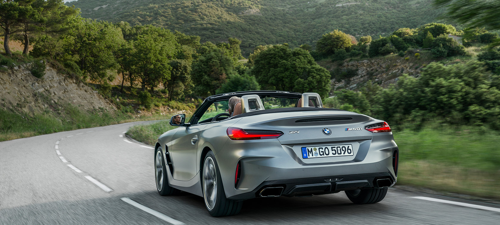 Trīs ceturtdaļu aizmugures skats, BMW Z4 M40i, G29 BMW Z4 M40i, G29, 2019, Cabrio, BMW Individual metāliska Frozen Grey krāsa, trīs ceturtdaļu aizmugures skats