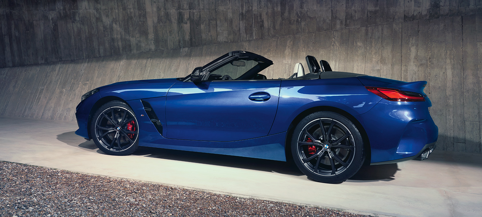 BMW Z4 M40i, G29, Portimao Blue krāsa, virsbūve BMW M40i, G29, 2022, Portimao Blue krāsa, virsbūve