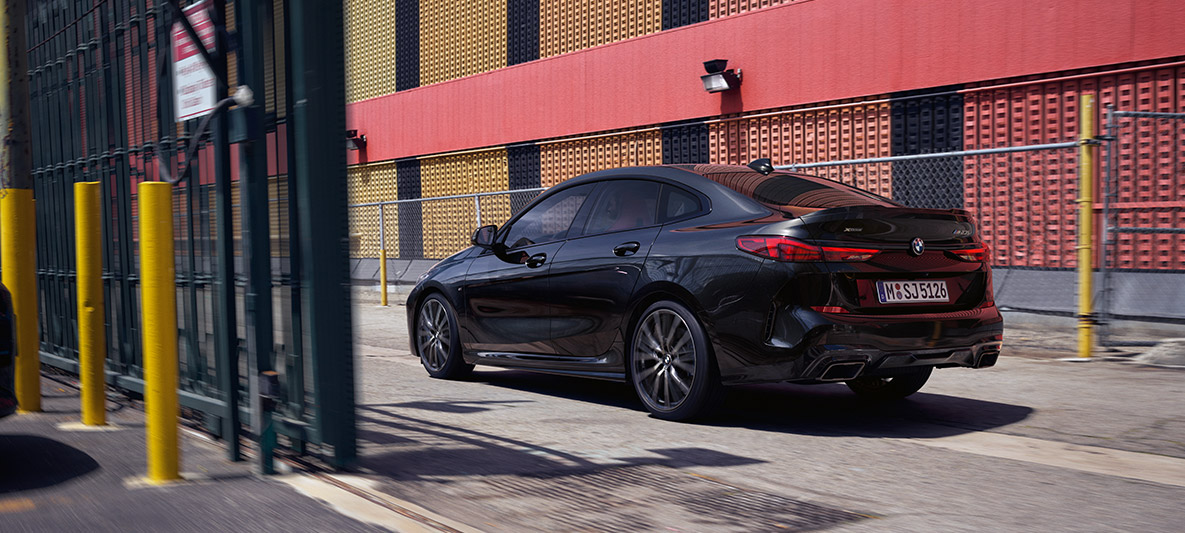 M Performance komplekts, BMW M235i xDrive Gran Coupé M Performance komplekts, BMW M235i xDrive Gran Coupé, metāliska Black Sapphire krāsa, F44, trīs ceturtdaļu sānskats