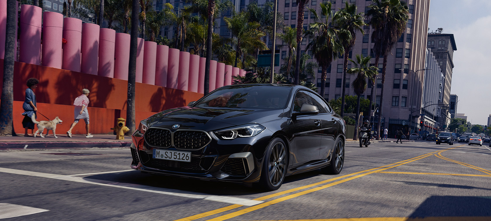 BMW M235i xDrive Gran Coupé, trīs ceturtdaļu priekšpuses skats BMW M235i xDrive Gran Coupé, 2020, metāliska Black Sapphire krāsa, F44, trīs ceturtdaļu priekšpuses skats