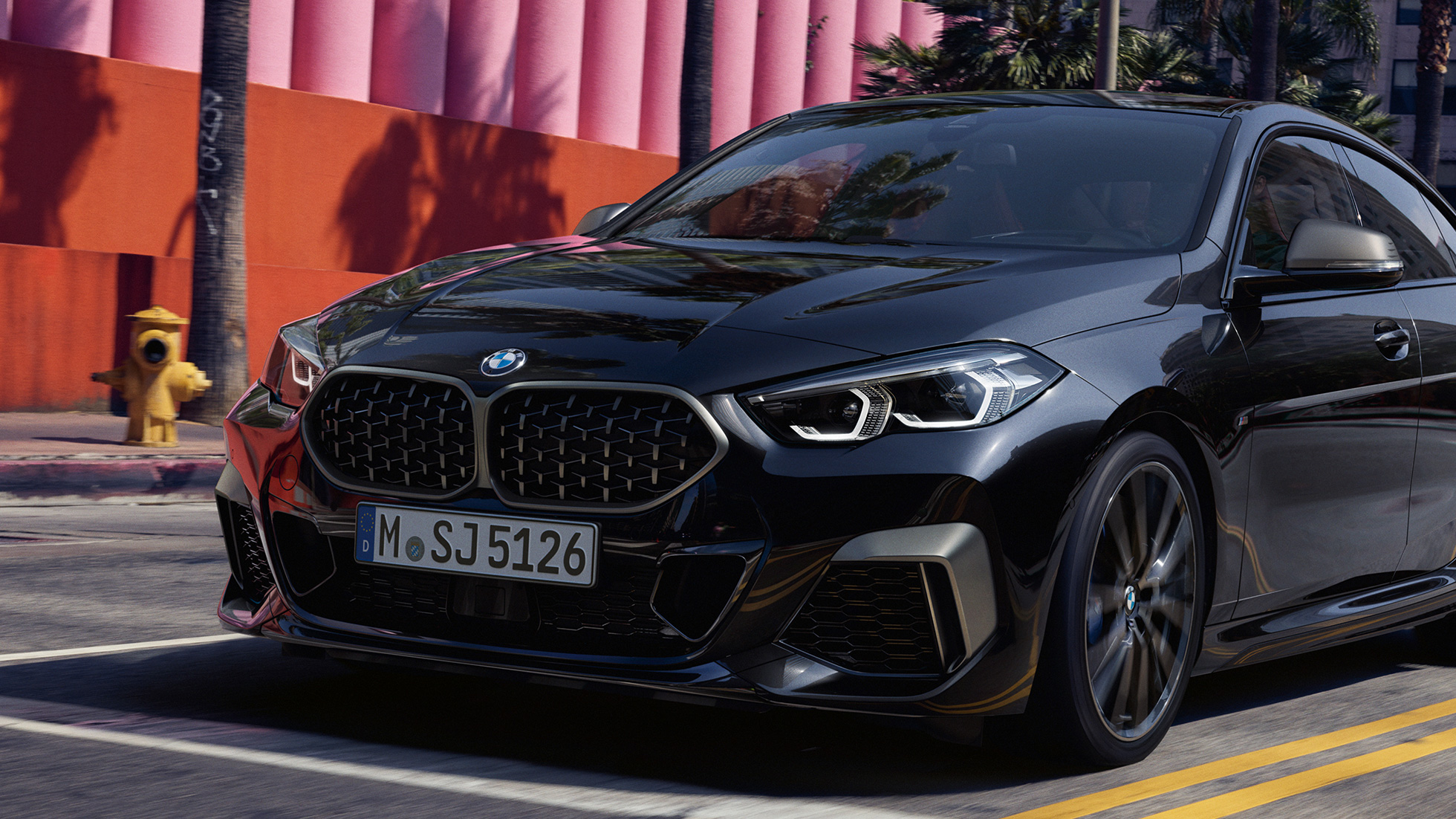 Priekšpuses dizains, BMW M235i xDrive Gran Coupé Priekšpuses dizains, BMW M235i xDrive Gran Coupé, 2020, metāliska Black Sapphire krāsa, F44, trīs ceturtdaļu priekšpuses skats