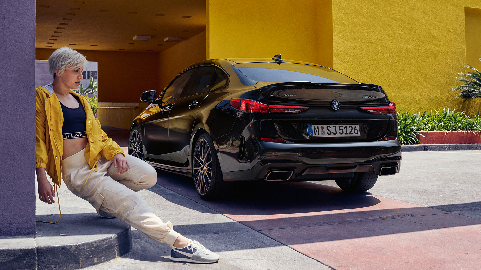 Aizmugures daļa, BMW M235i xDrive Gran Coupé Sportiska aizmugures daļa, BMW M235i xDrive Gran Coupé, 2020, metāliska Black Sapphire krāsa, F44, trīs ceturtdaļu aizmugures skats