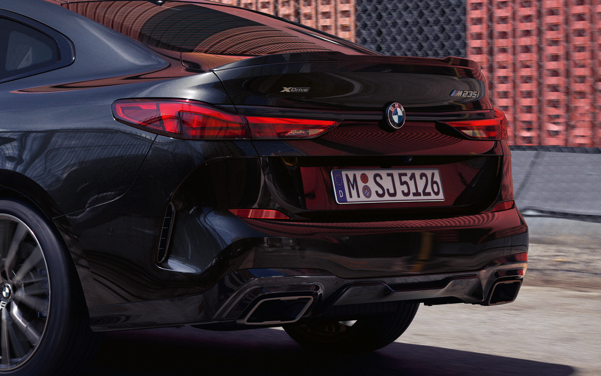Aizmugures daļa, BMW M235i xDrive Gran Coupé, F44 Sportiska aizmugures daļa, BMW M235i xDrive Gran Coupé F44, 2020, metāliska Black Sapphire krāsa, trīs ceturtdaļu aizmugures skats