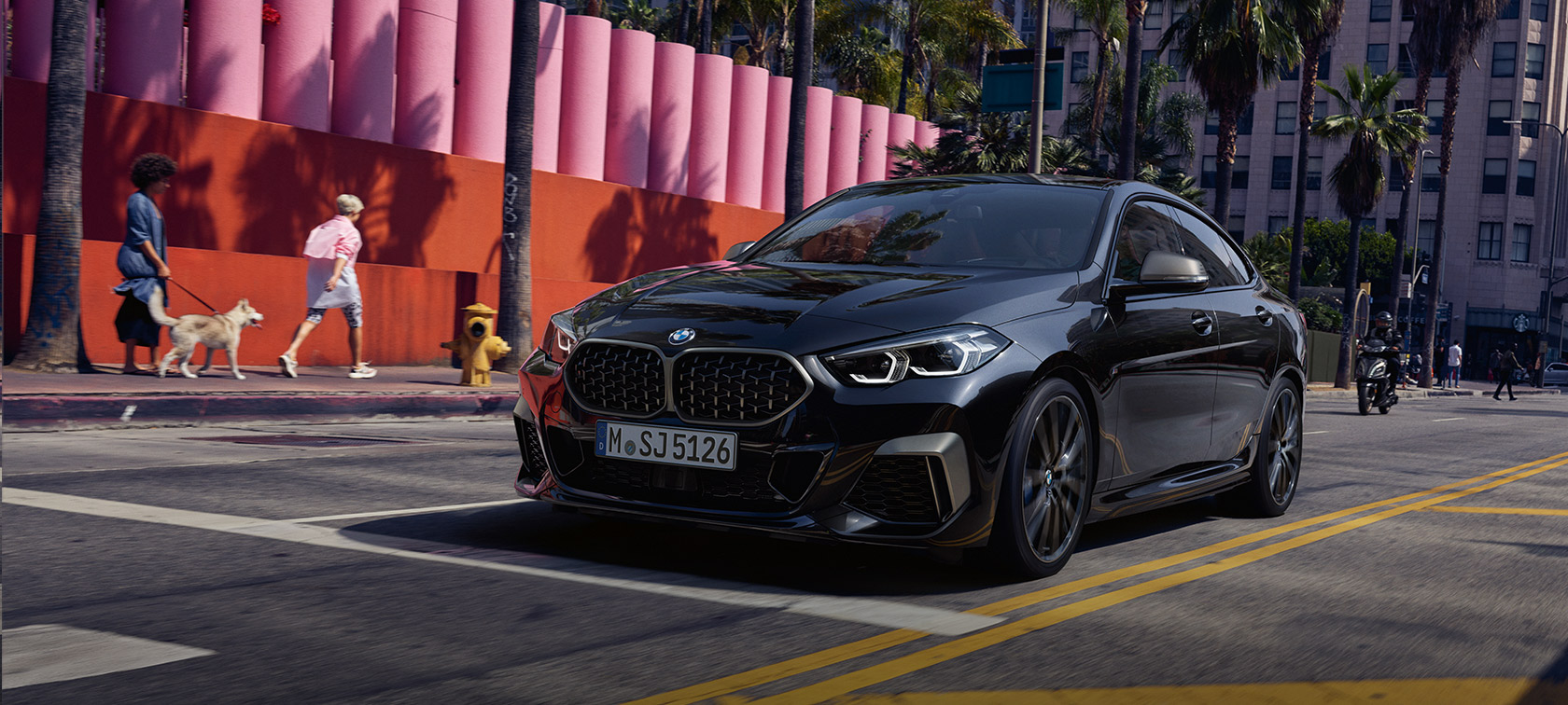 BMW M235i xDrive Gran Coupé F44, 2020, metāliska Black Sapphire krāsa, trīs ceturtdaļu priekšpuses skats