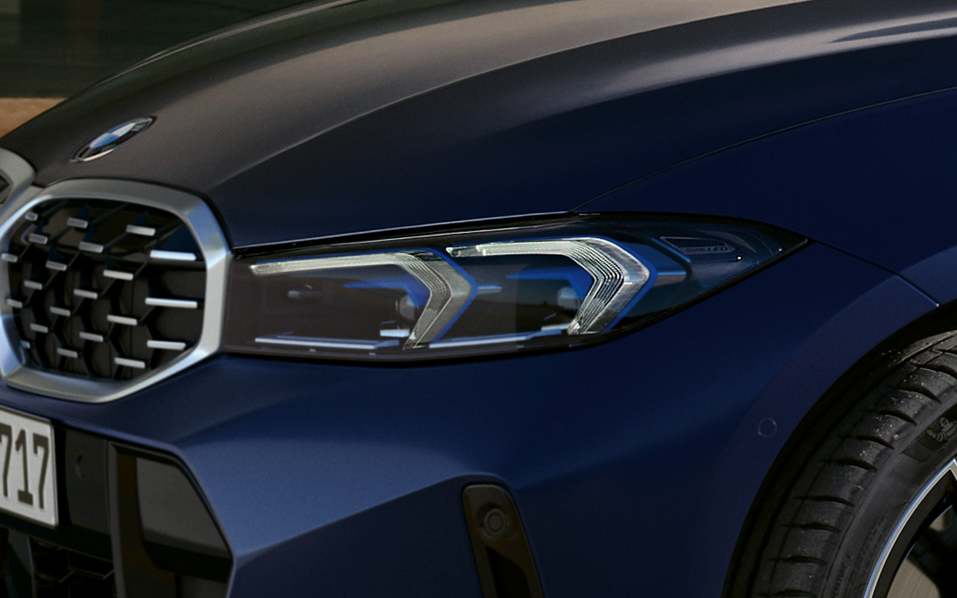 BMW M340i xDrive Touring, G21, Frozen Tanzanite Blue krāsa, priekšējie LED lukturi, tuvplāns BMW M340i xDrive Touring, G21, Frozen Tanzanite Blue krāsa, priekšējie LED lukturi, tuvplāns