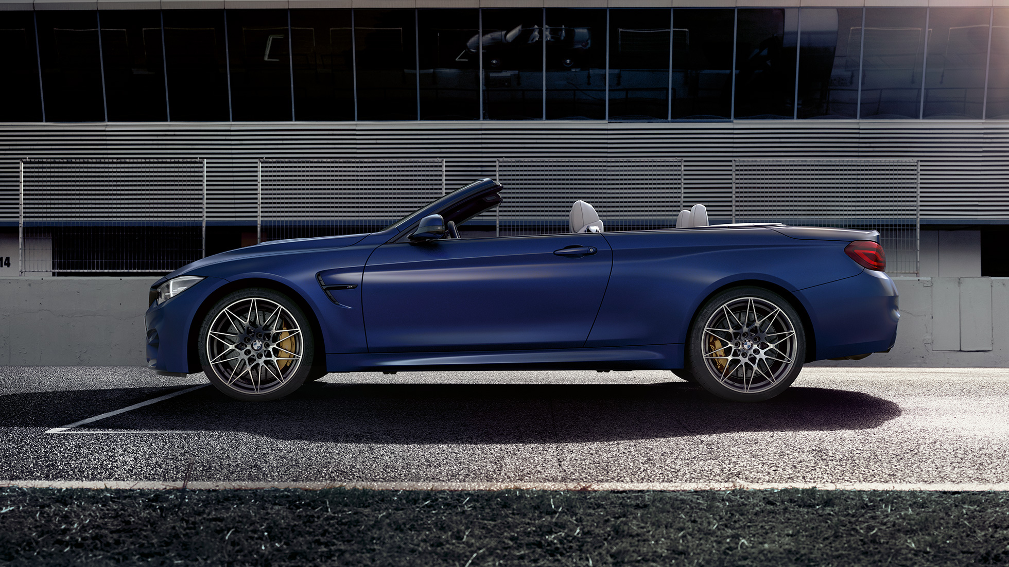 BMW M4 Cabrio, skats no sāna BMW M4 Cabrio, dizains, skats no sāna