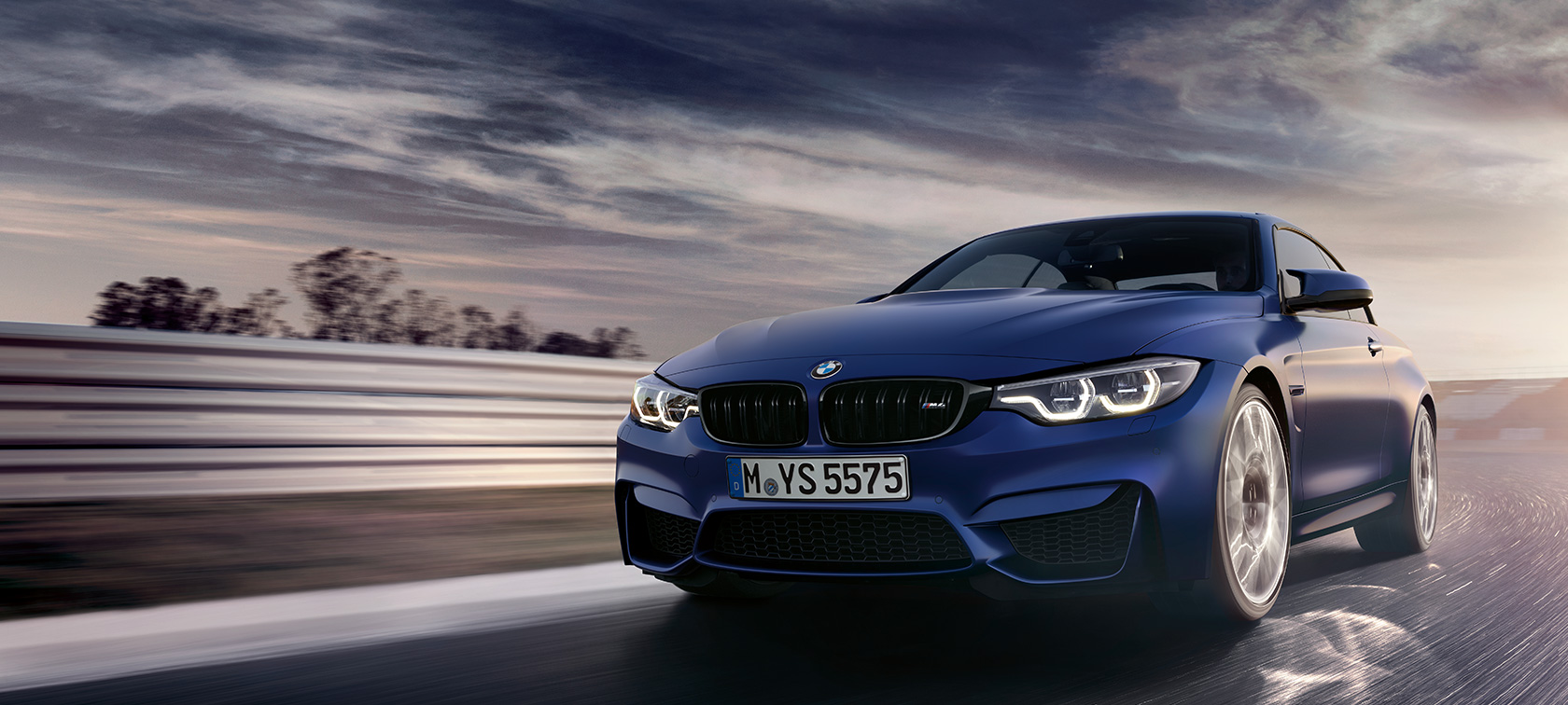 BMW M4 Cabrio BMW M4 Cabrio, trīs ceturtdaļu skatā no priekšpuses braucienā pa sacīkšu trasi