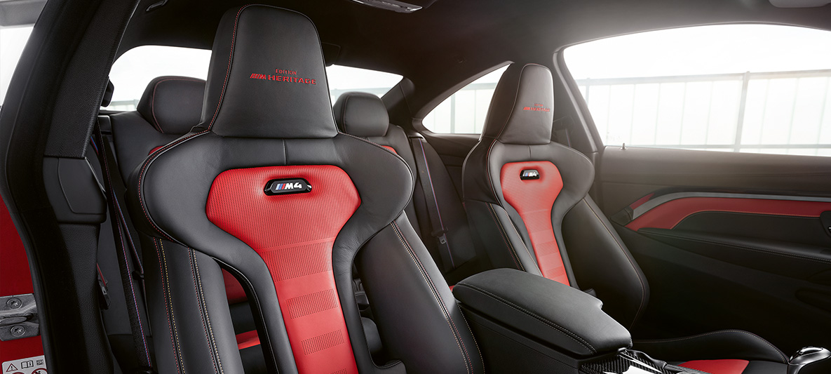 BMW M4 Coupé, M Heritage laidiena M sporta sēdekļi divtoņu Red/Black krāsā ar kontrastējošām šuvēm Red un Yellow krāsā BMW M4 Coupé, M Heritage laidiens, speciālais laidiens, M sporta sēdekļi divtoņu Red/Black krāsā ar kontrastējošām šuvēm Red un Yellow krāsā