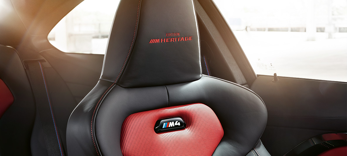 BMW M4 Coupé, M Heritage laidiena M uzraksts BMW M4 Coupé, M Heritage laidiens, speciālā laidiena M uzraksts