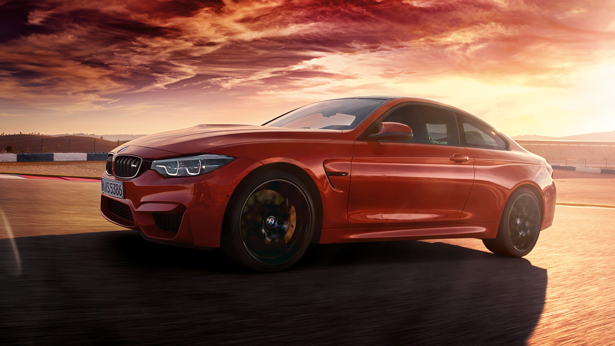 BMW M4 Coupé, skats no sāna BMW M4 Coupé, dizains, skats no sāna