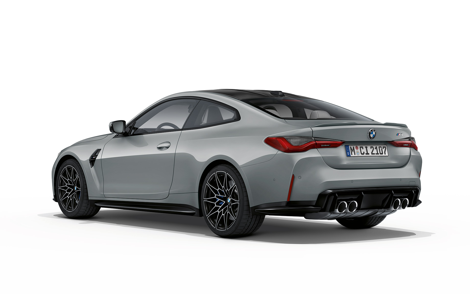 BMW M4 xDrive Coupé, G82, 2020, metāliska Brooklyn Grey krāsa, trīs ceturtdaļu aizmugures skats
