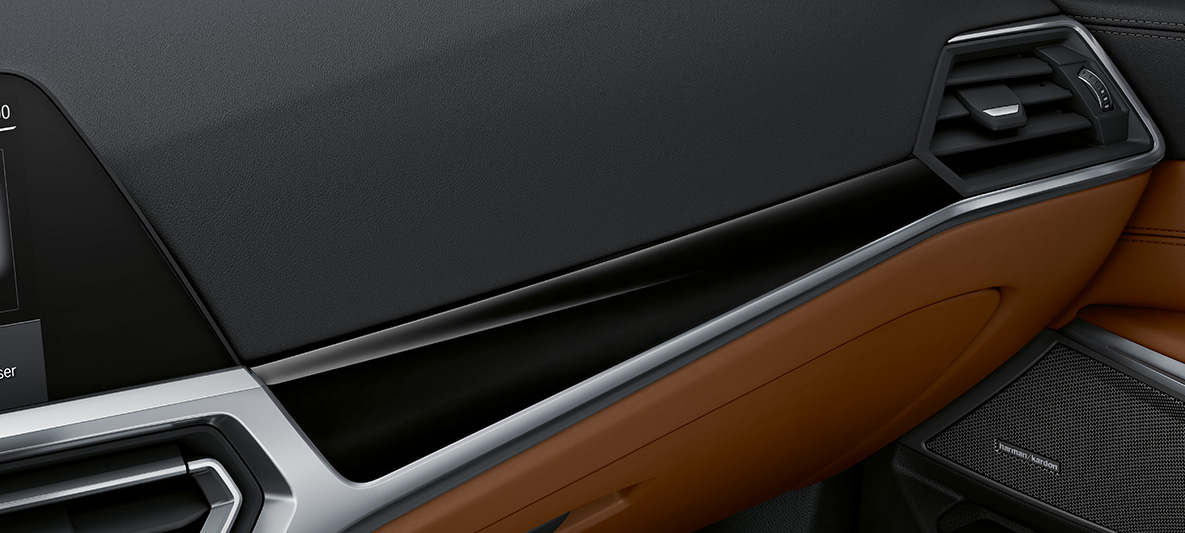BMW Individual salona apdares elementi, Piano Finish Black krāsa, BMW M4 Coupé, G82 2020, salons BMW Individual salona apdares elementi, Piano Finish Black krāsā ar Pearl Chrome akcentējošu apdares elementu, BMW M4 Coupé, Individual, G82, 2020