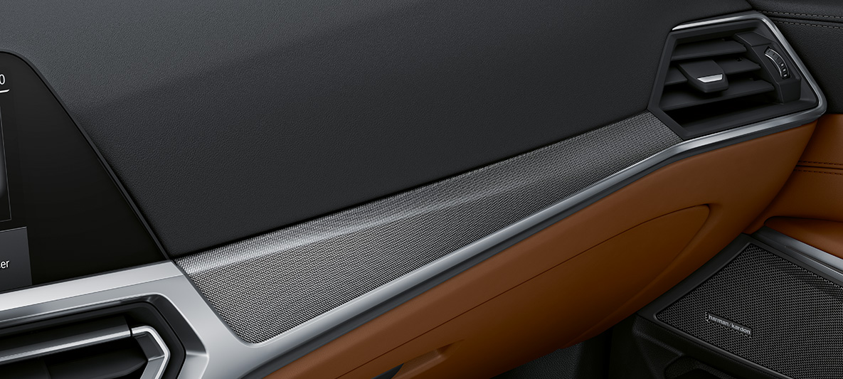 BMW Individual salona apdares, mirdzošs Aluminium krāsas audums, BMW M4 Coupé, G82, 2020, salons BMW Individual salona apdares elementi, mirdzošs Aluminium krāsas audums ar akcentējošu apdares elementu Pearl Chrome krāsā, BMW M4 Coupé, G82, 2020, salons