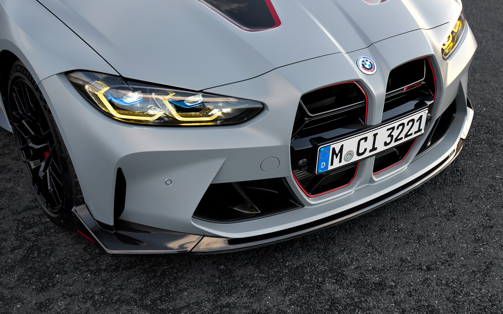 M oglekļa priekšējais difuzors, BMW M4 CSL G82 BMW M4 CSL G82, BMW Individual metāliska Frozen Brooklyn Grey krāsa, M oglekļa priekšējais difuzors, tuvplāns, priekšpuses skats