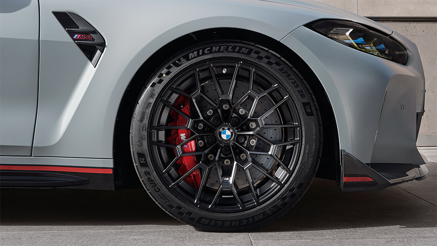 Ultra sacīkšu riepas, kas uzmontētas uz CSL ekskluzīvajiem vieglas konstrukcijas diskiem, BMW M4 CSL G82 BMW M4 CSL G82, BMW Individual metāliska Frozen Brooklyn Grey krāsa, Ultra sacīkšu riepas, kas uzmontētas uz CSL ekskluzīvajiem vieglas konstrukcijas diskiem