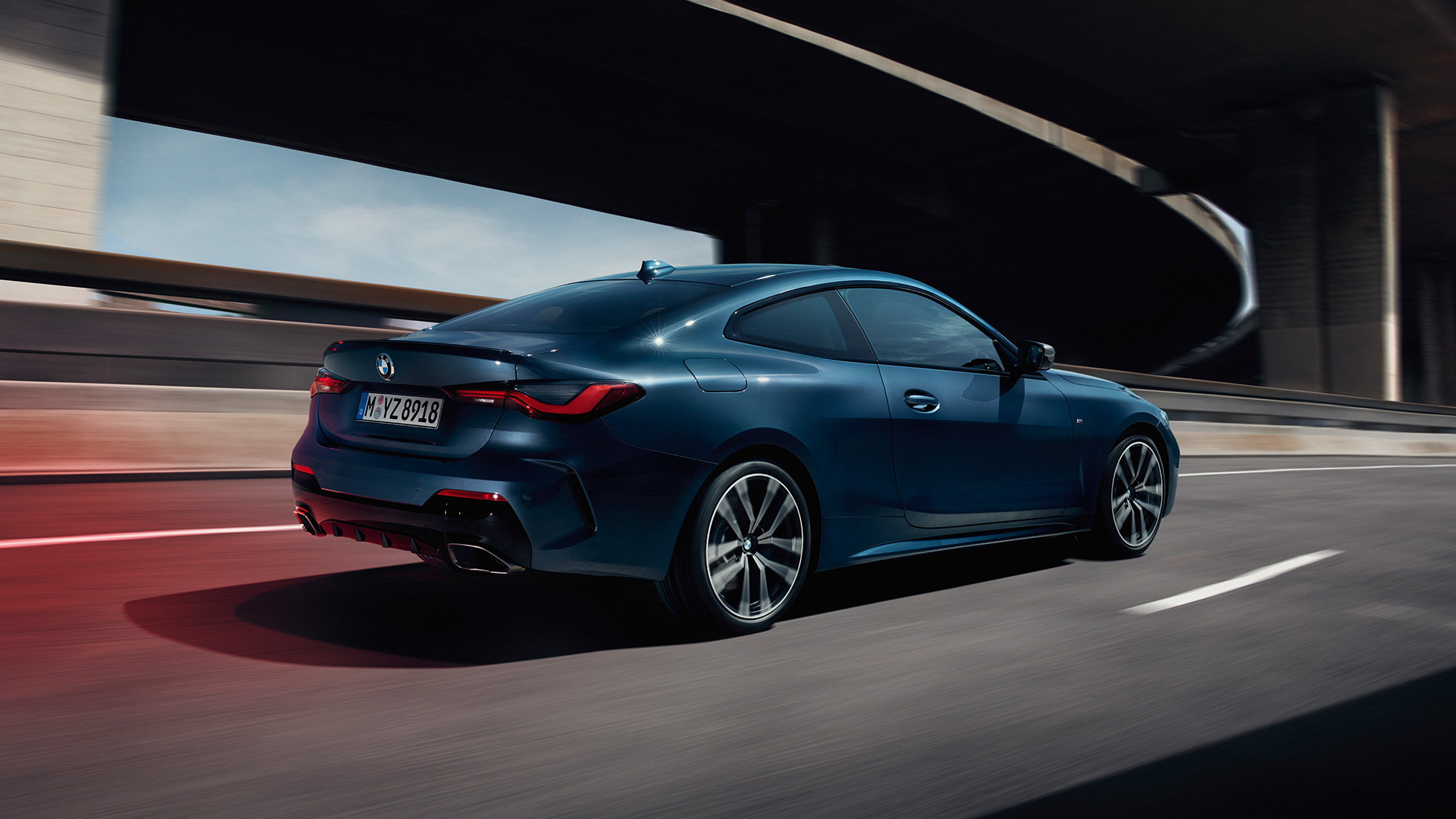 Trīs ceturtdaļu aizmugures skats, BMW M440i xDrive Coupé, G22, 2020 BMW M440i xDrive Coupé, metāliska Arctic Race Blue krāsa, G22, 2020, trīs ceturtdaļu sānskats