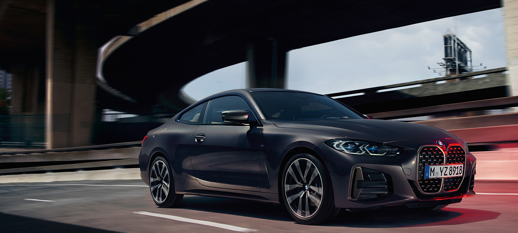 Trīs ceturtdaļu priekšpuses skats, BMW M440i xDrive Coupé, G22, 2020 BMW M440i xDrive Coupé, G22, 2020, BMW Individual metāliska Dravit Grey krāsa, trīs ceturtdaļu skats no priekšpuses