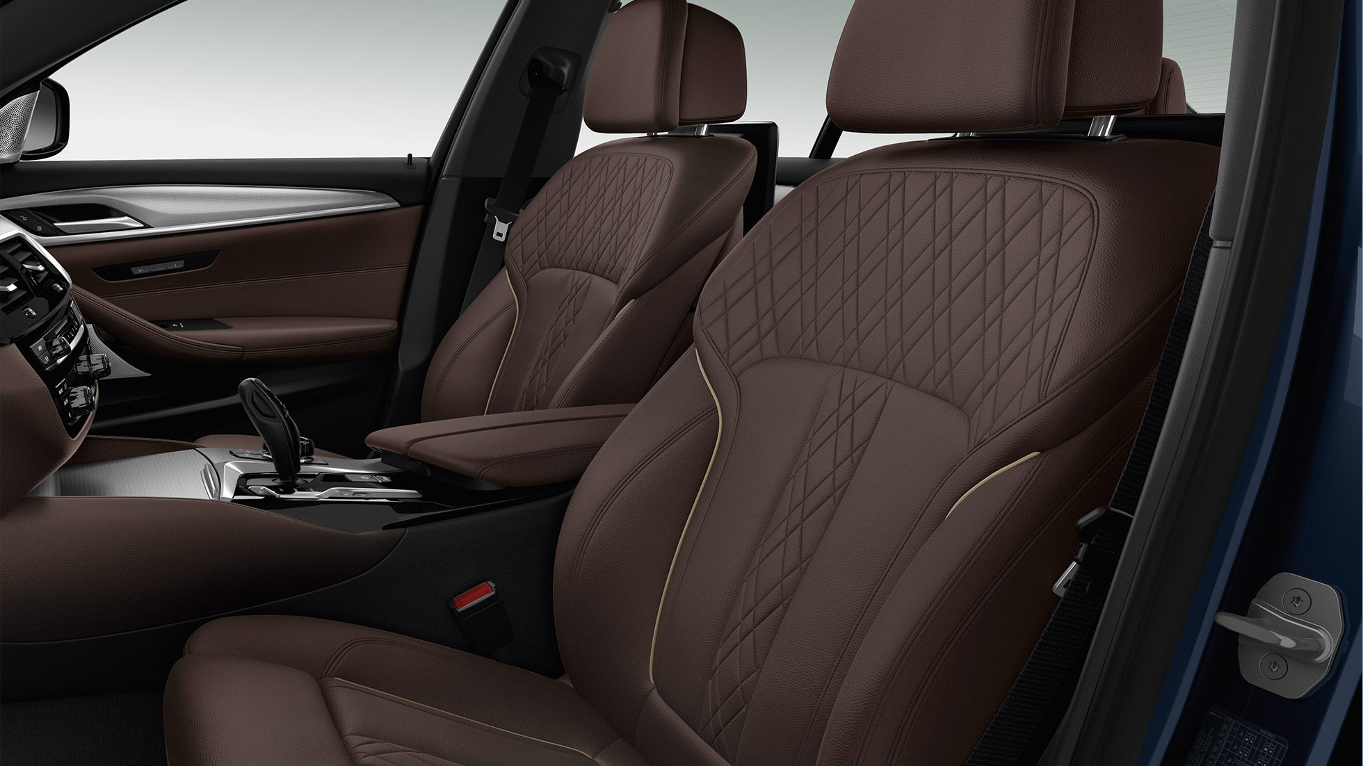 Salona apdare. BMW M550i un BMW M550d dizaina salons.
