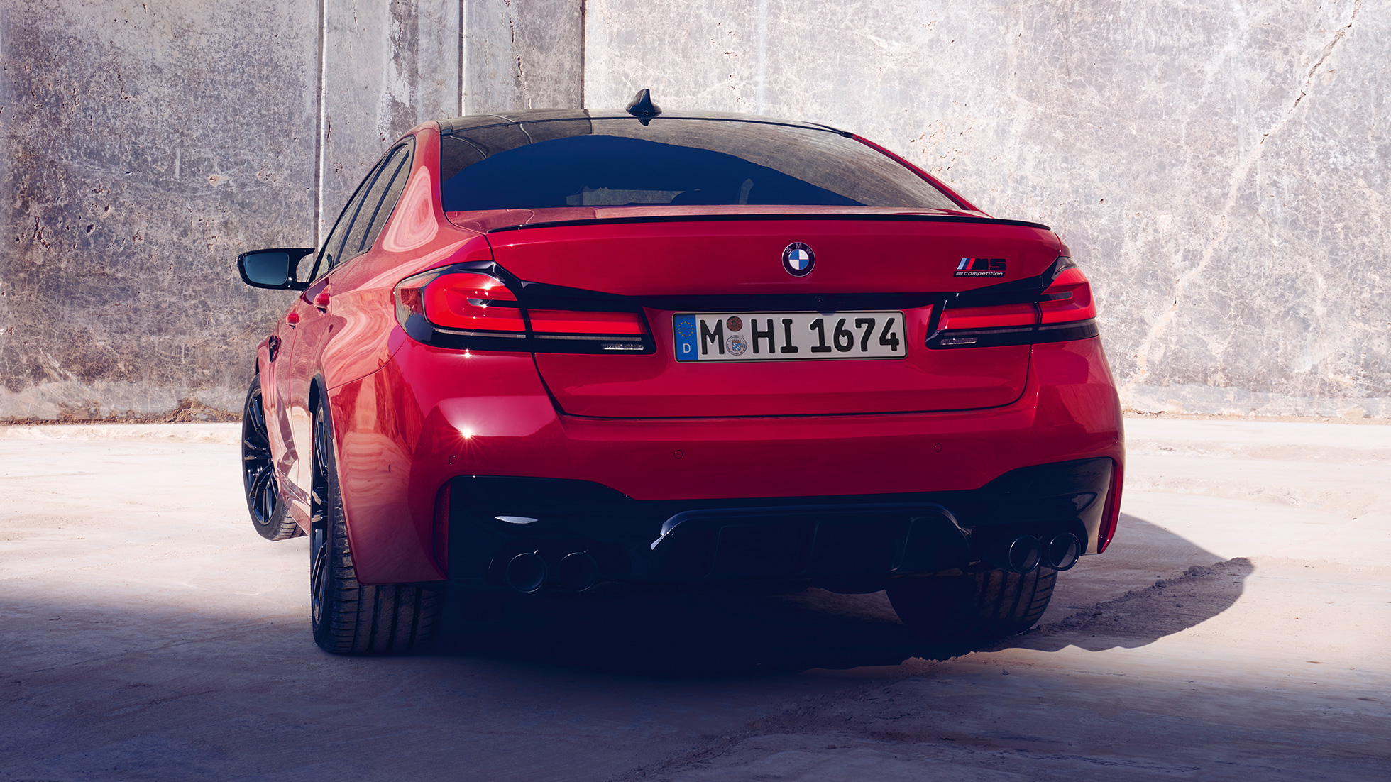 Aizmugurējie lukturi, BMW M5 Competition, F90, LCI, atjaunināts, 2020 Aizmugurējie lukturi, BMW M5 Competition, F90, LCI, atjaunināts, 2020, BMW Individual Imola Red krāsa, aizmugures skats