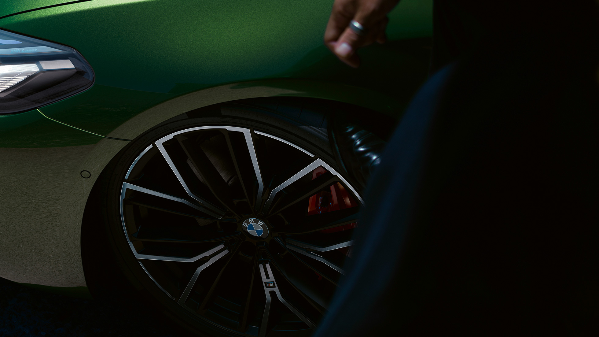 20 collu M vieglmetāla disks ar M spora bremzēm Red krāsā, BMW M550i xDrive Sedan, G30, LCI, atjaunināts, 2020 20 collu M vieglmetāla disks ar M spora bremzēm Red krāsā, BMW M550i xDrive Sedan, G30, LCI, atjaunināts, 2020