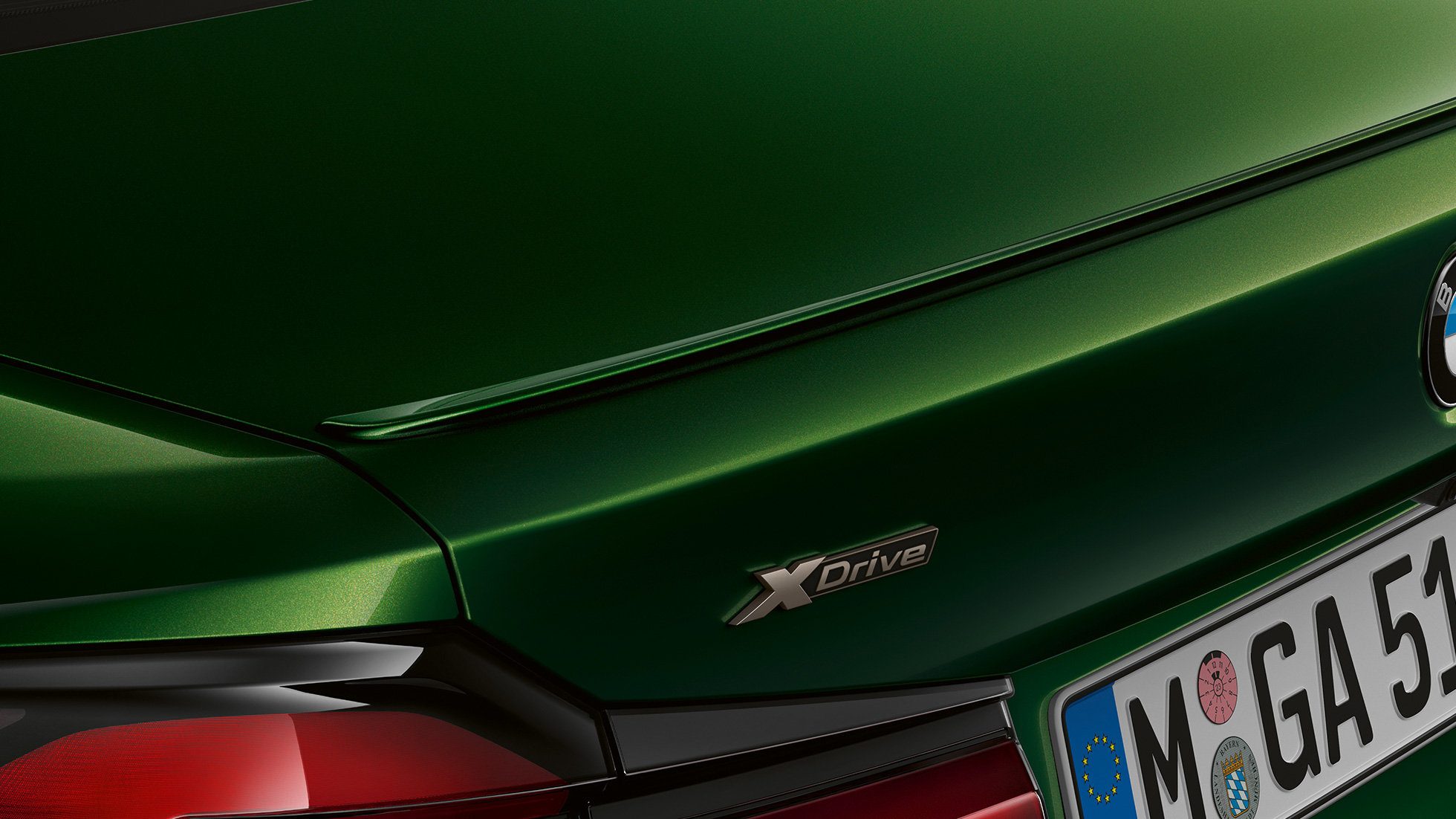 Aizmugurējais spoileris, BMW M550i xDrive Sedan, G30, LCI, atjaunināts, 2020, tuvplāns, aizmugure Aizmugurējais spoileris, BMW M550i xDrive Sedan, G30, LCI, atjaunināts, 2020, BMW Individual metāliska Verde Ermes krāsa, tuvplāns, aizmugure