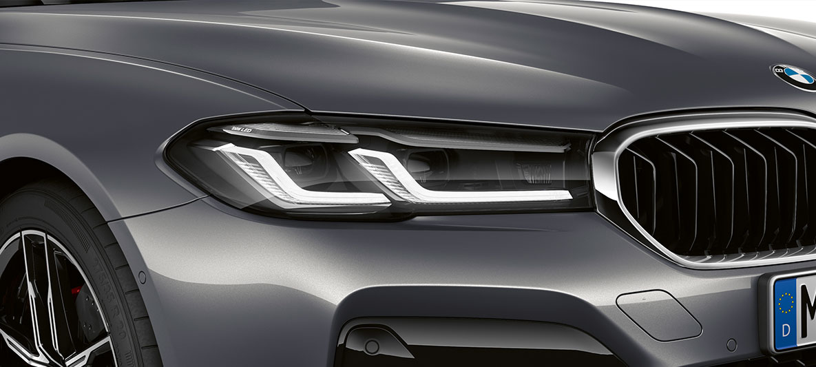 Jauns priekšējo lukturu dizains, BMW M5, F90, LCI, atjaunināts, 2020, priekšpuses skats Jauns priekšējo lukturu dizains, BMW M5, F90, LCI, atjaunināts, 2020, metāliska Brands Hatch Grey krāsa, priekšpuses skats