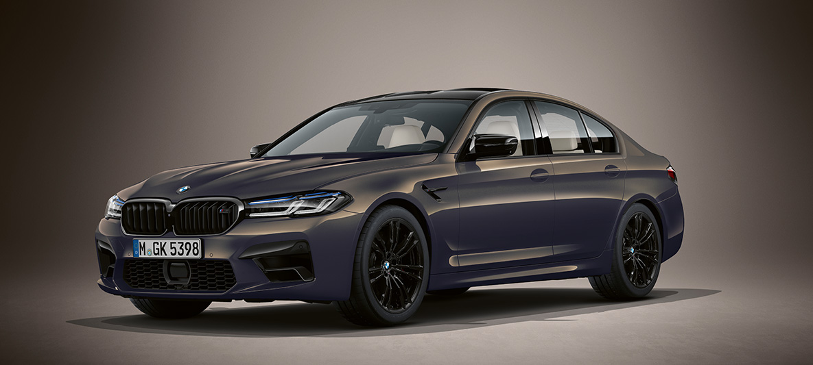 BMW Individual, BMW M5 Sedan, F90, 2020, metāliska Alvite Grey krāsa BMW Individual, BMW M5 Sedan, F90, LCI, atjaunināts, 2020, metāliska Alvite Grey krāsa, trīs ceturtdaļu priekšpuses skats