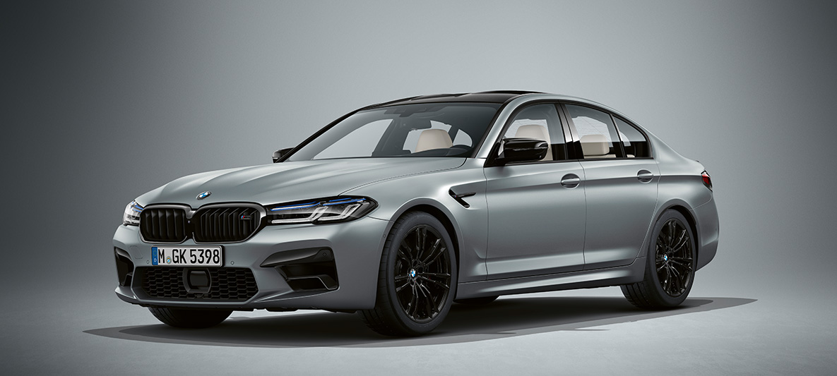 BMW Individual, BMW M5 Sedan, F90, 2020, metāliska Frozen Bluestone krāsa BMW Individual, BMW M5 Sedan, F90, LCI, atjaunināts, 2020, metāliska Frozen Bluestone krāsa, trīs ceturtdaļu priekšpuses skats