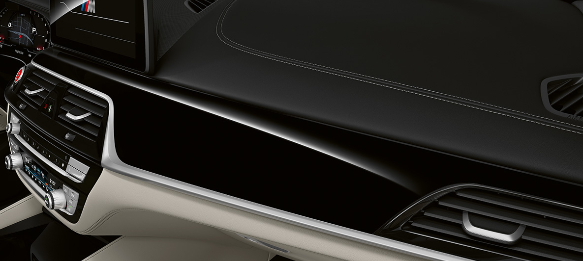 BMW Individual, BMW M5 Sedan, F90, 2020, BMW Individual salona apdares elementi, Piano Finish krāsa, Black krāsa BMW Individual, BMW M5 Sedan, F90, LCI, atjaunināts, 2020, BMW Individual salona apdares elementi, Piano Finish krāsa, Black krāsa, salons