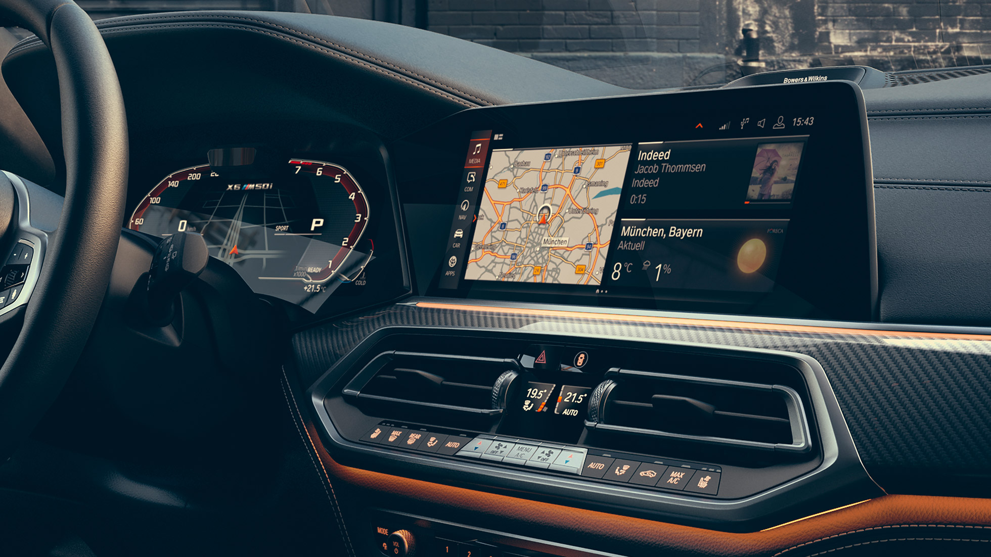 BMW X6 M50i, kokpits BMW X6 M50i, kokpits, vērsts uz vadītāju.