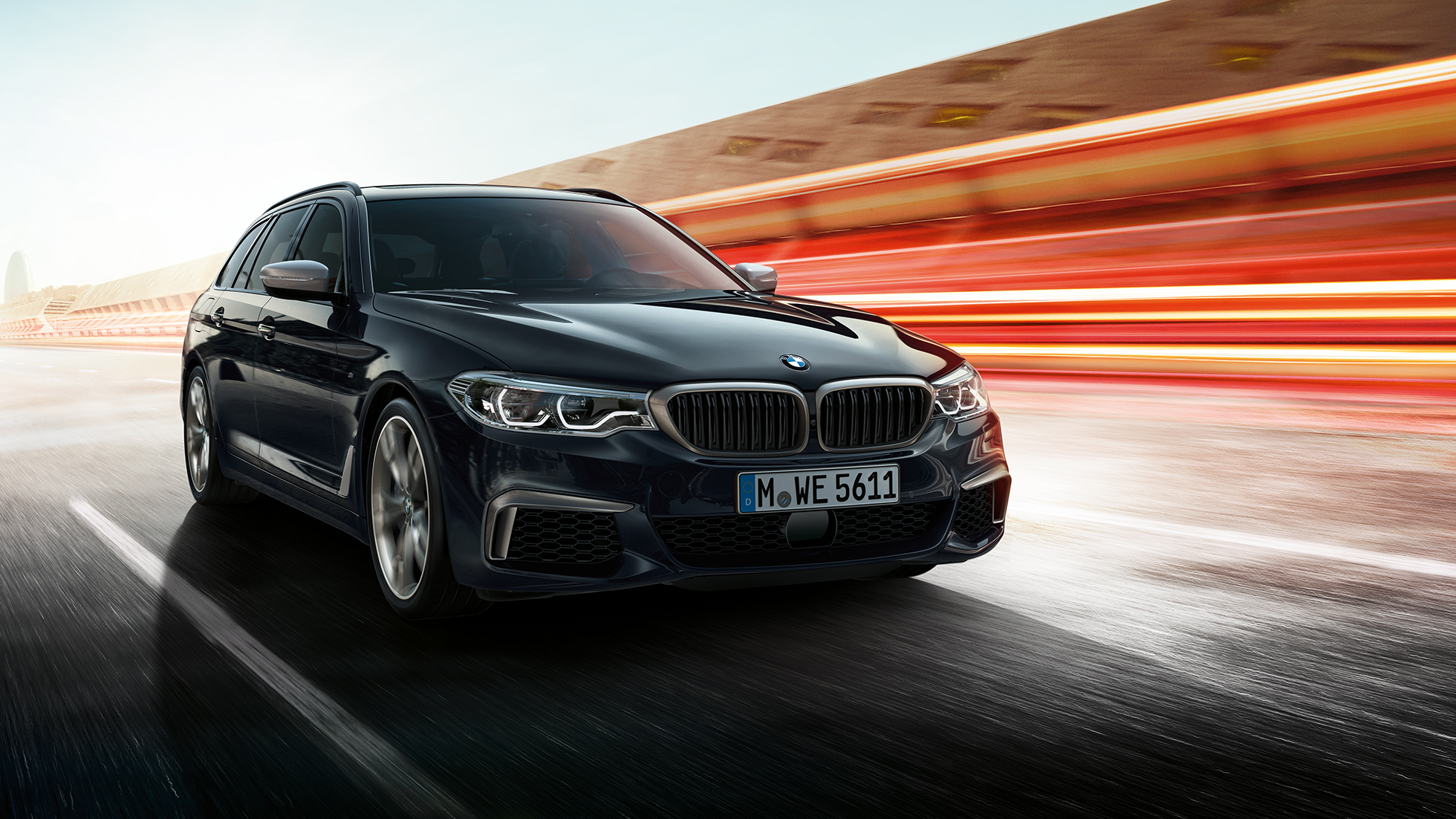 BMW elipsveida režģis, BMW M550d xDrive Touring BMW elipsveida režģis, BMW M550d xDrive Touring, G31, metāliska Azurite Black krāsa, priekšpuses tuvplāns