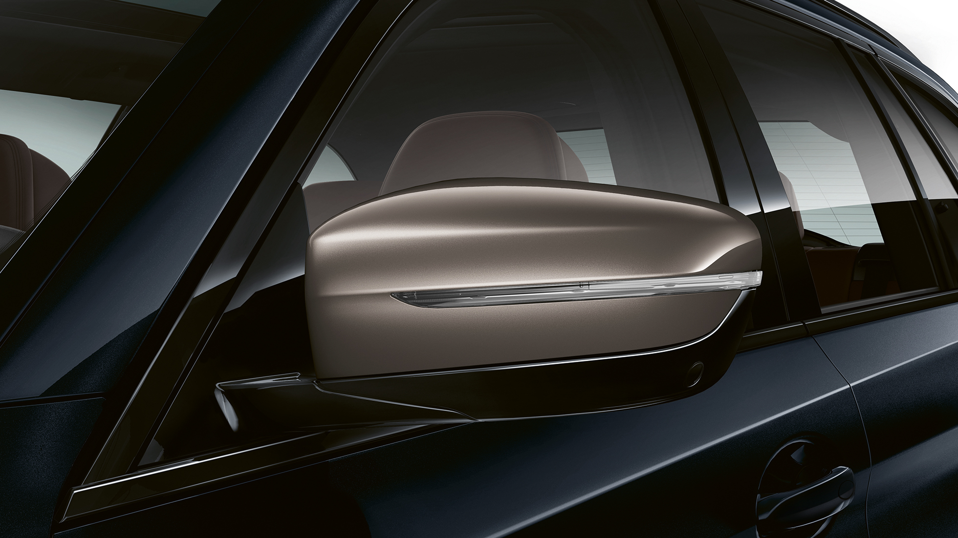 Ārējais atpakaļskata spogulis, BMW M550d xDrive Touring Ārējais atpakaļskata spogulis, BMW M550d xDrive Touring, G31, metāliska Azurite Black krāsa, sānu atpakaļskata spoguļa tuvplāns