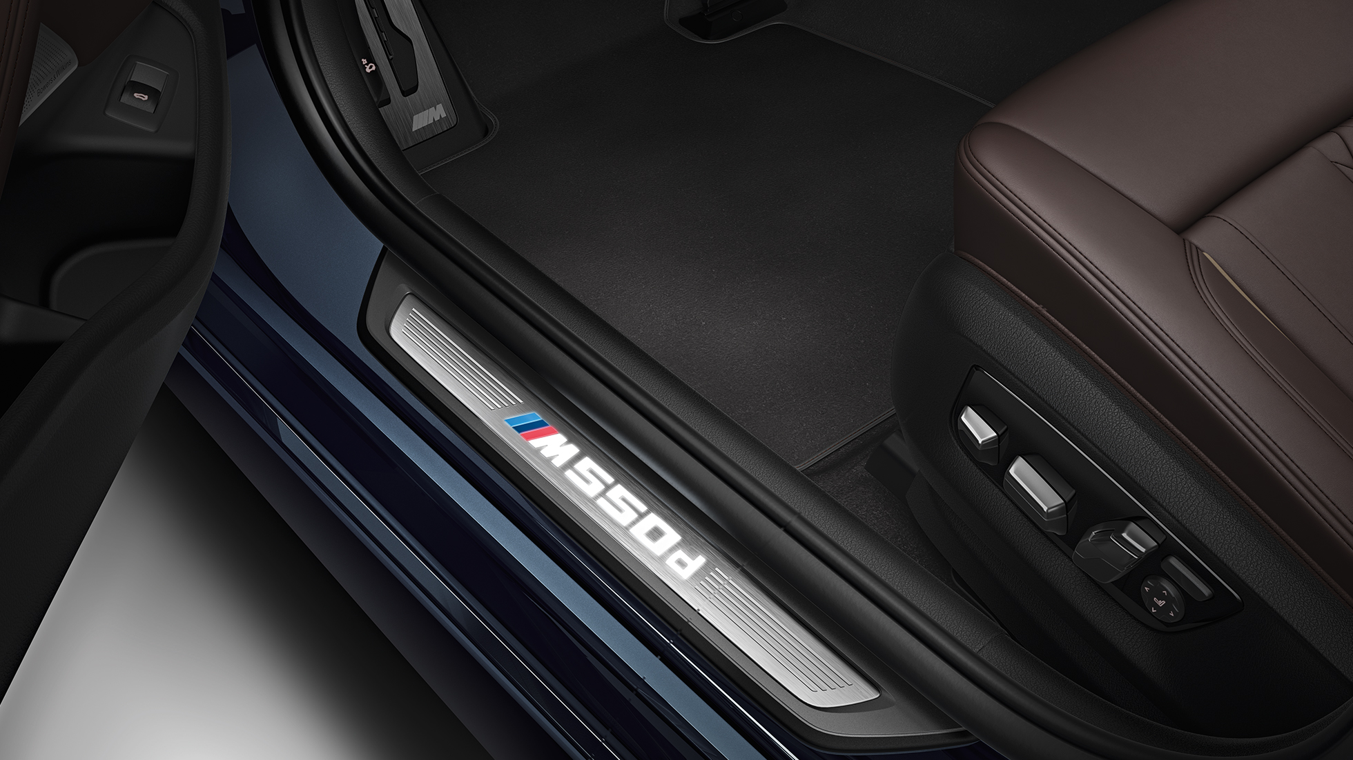Durvju sliekšņu apdare, BMW M550d xDrive Touring Durvju sliekšņu apdare, BMW M550d xDrive Touring, G31, salons