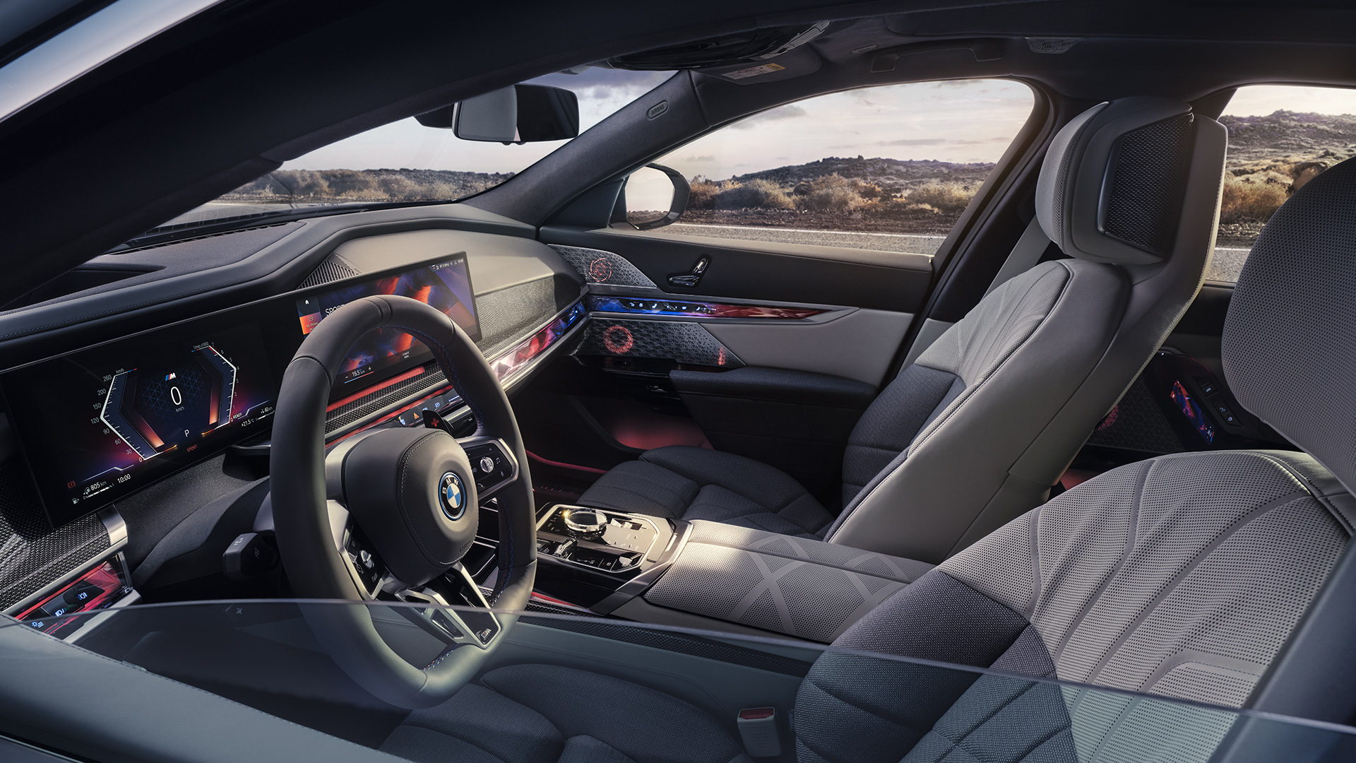 My Mode Sport, BMW M760e xDrive Sedan, G70 My Mode Sport, BMW M760e xDrive Sedan, G70, skats salonā no ārpuses caur pusaizvērtu loga stiklu