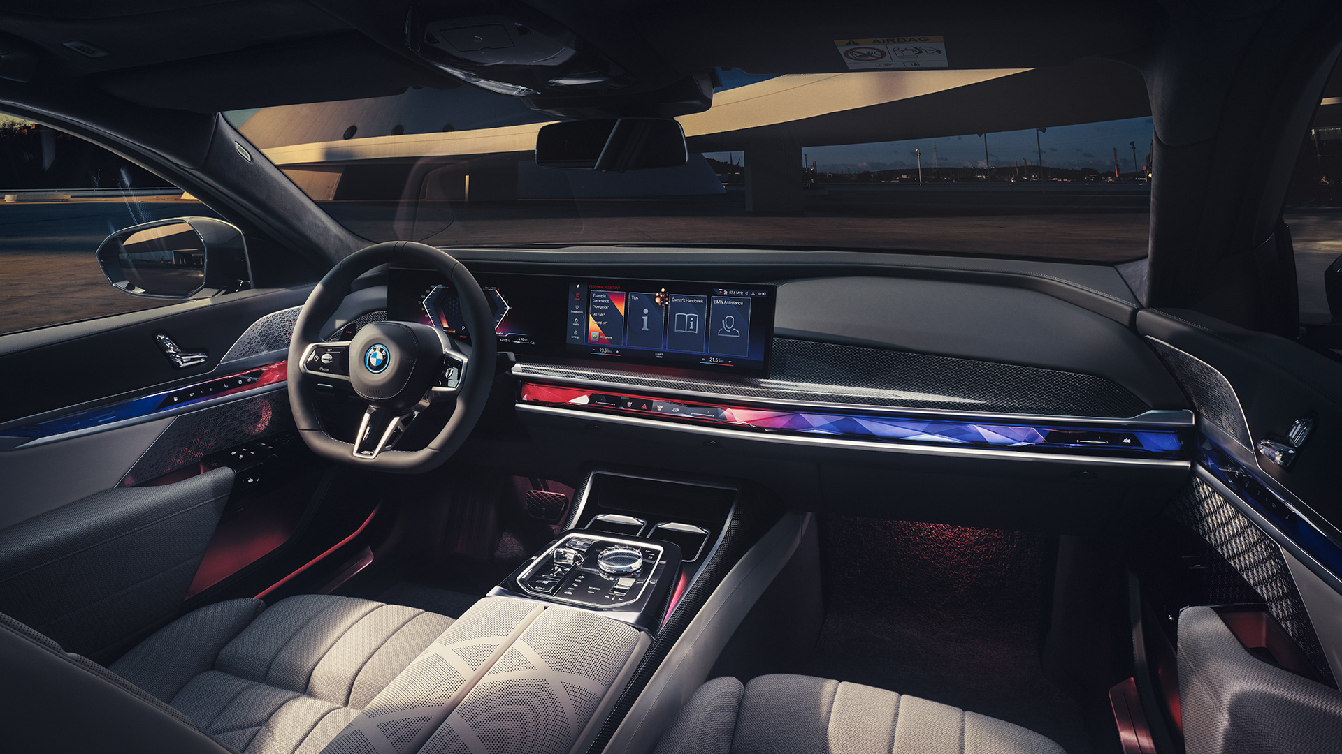 Salons, kokpits, BMW M760e xDrive Sedan, G70 Salons, kokpits, BMW M760e xDrive Sedan, G70, skatā no priekšpuses, pasažieris