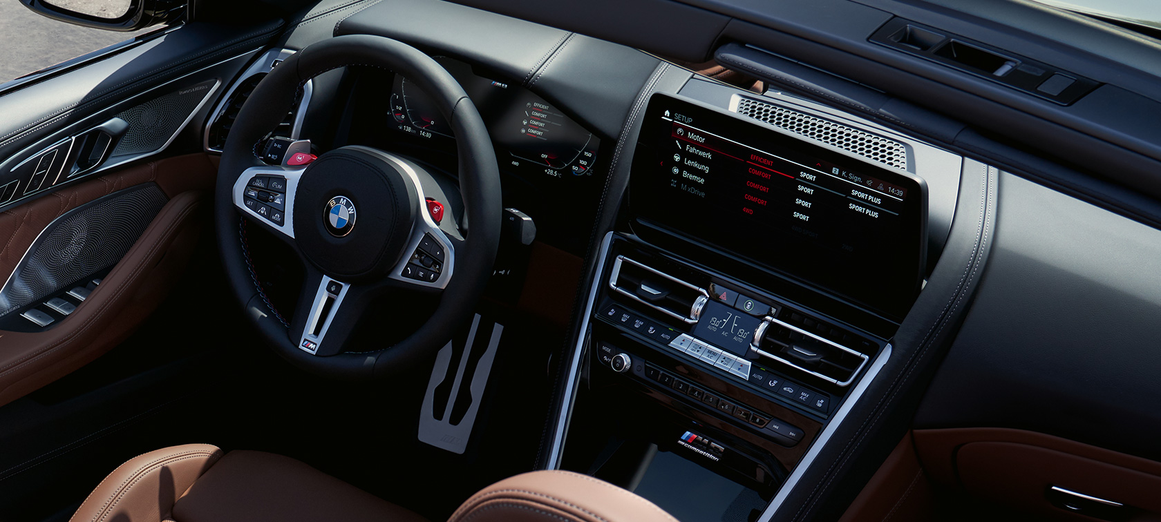 BMW M8 Competition Cabrio, F91, LCI, atjaunināts, 2022, kokpits, vadības displejs BMW M8 Competition Cabrio, F91, LCI, atjaunināts, 2022, kokpits, vadības displejs