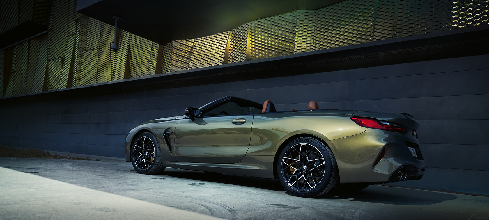 Trīs ceturtdaļu sānskats, BMW M8 Competition Cabrio, F91, LCI, 2022