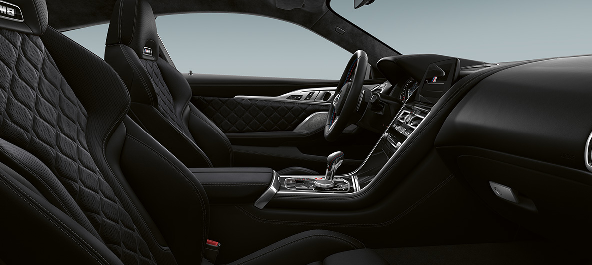 Pilna Merino smalkas faktūras ādas salona apdare | Black un BMW Individual salona apdare Piano Finish Black krāsā. BMW M8 Competition Coupé, pilna Merino smalkas faktūras ādas salona apdare | Black un BMW Individual salona apdare Piano Finish Black krāsā.