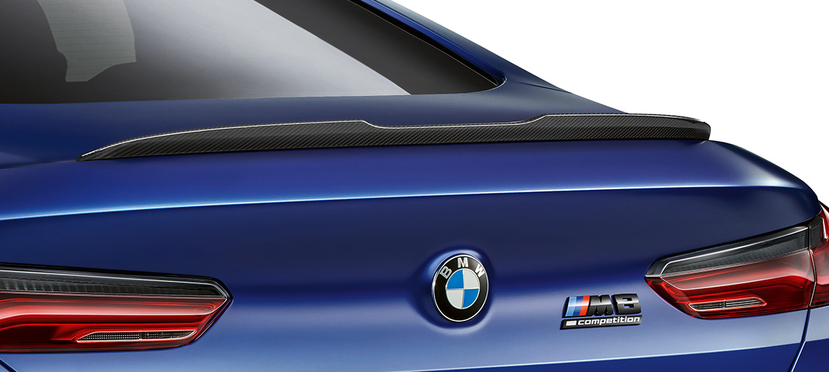 Oglekļa aizmugurējais spoileris. BMW M8 Competition Coupé, M oglekļa virsbūves kopuma aizmugurējais spoileris.