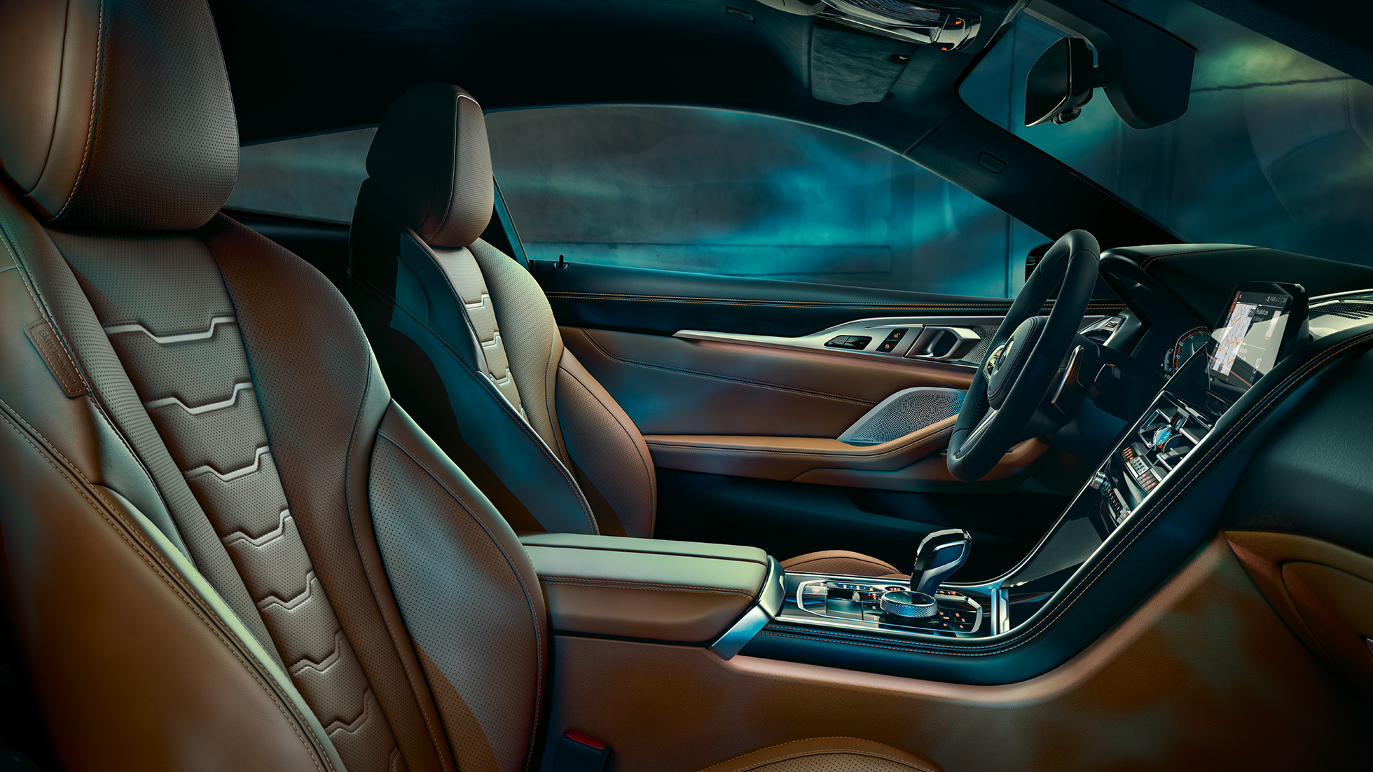BMW M850i xDrive Coupé, salons. BMW M850i xDrive Coupé, salons ar daudzfunkciju BMW Individual Merino ādas sēdekļiem Tartufo/Black krāsā.