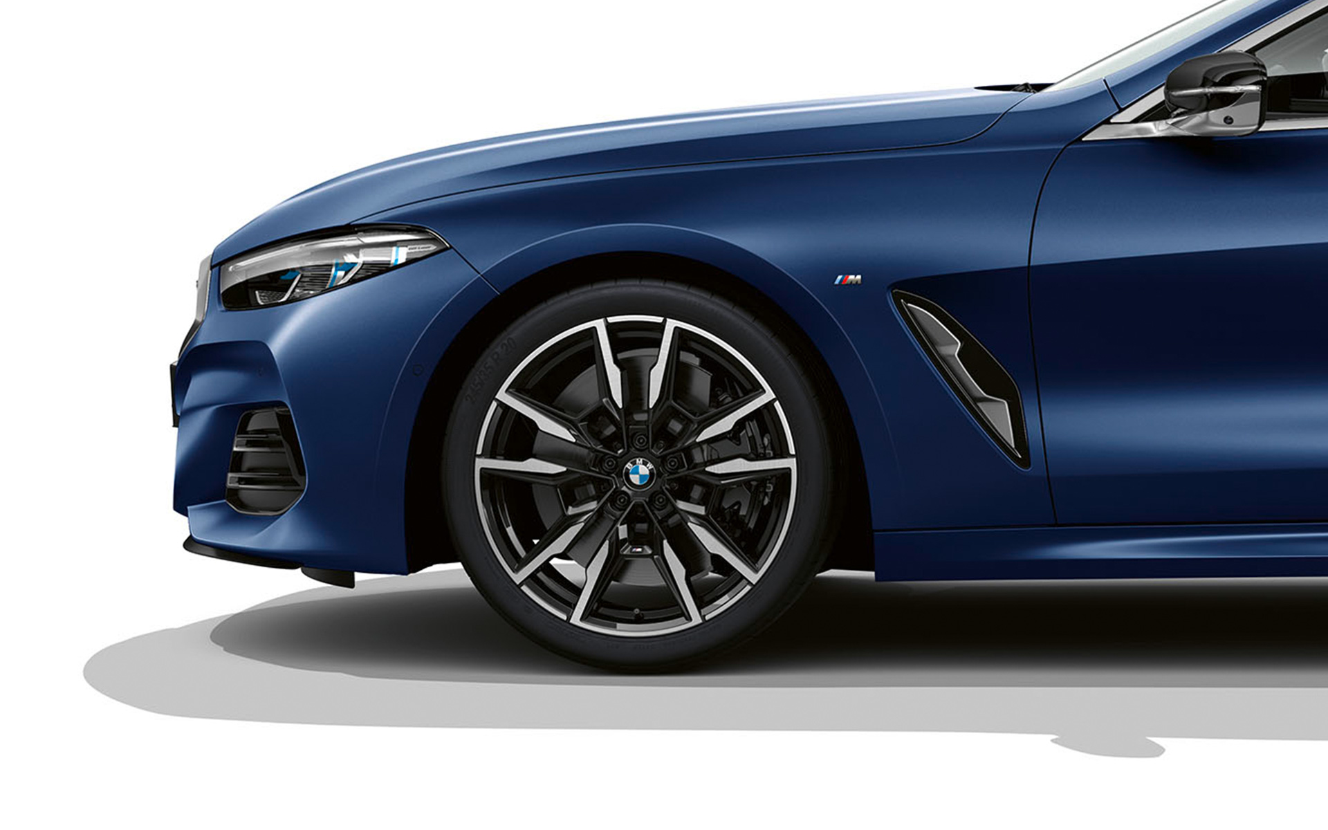 Jaunā BMW M850i xDrive Gran Coupé G16, LCI, atjaunināts, 2022, M vieglmetāla diski ar Double-spoke 895 M stilu, divtoņu
